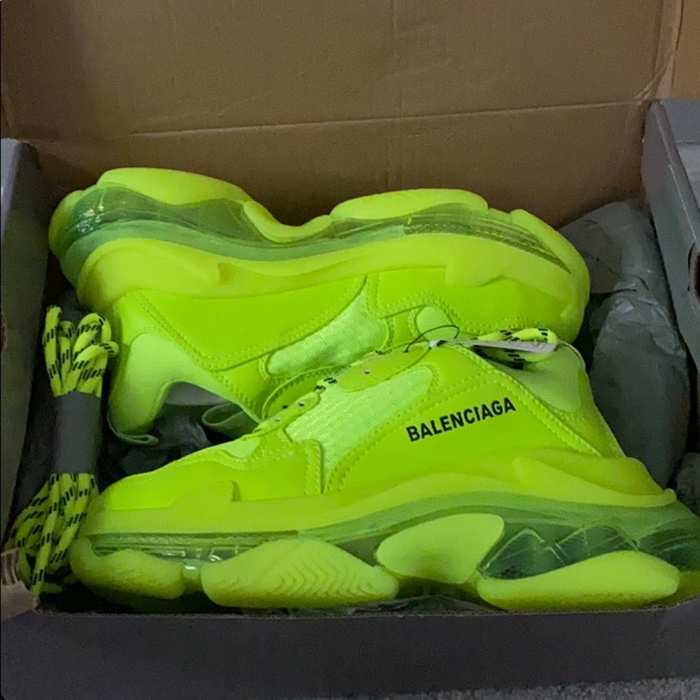 Balenciaga - Picture 5 of 6